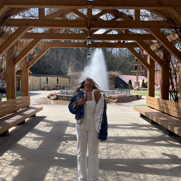 Meet your Posher, Lauryn - Picture 2 of 6